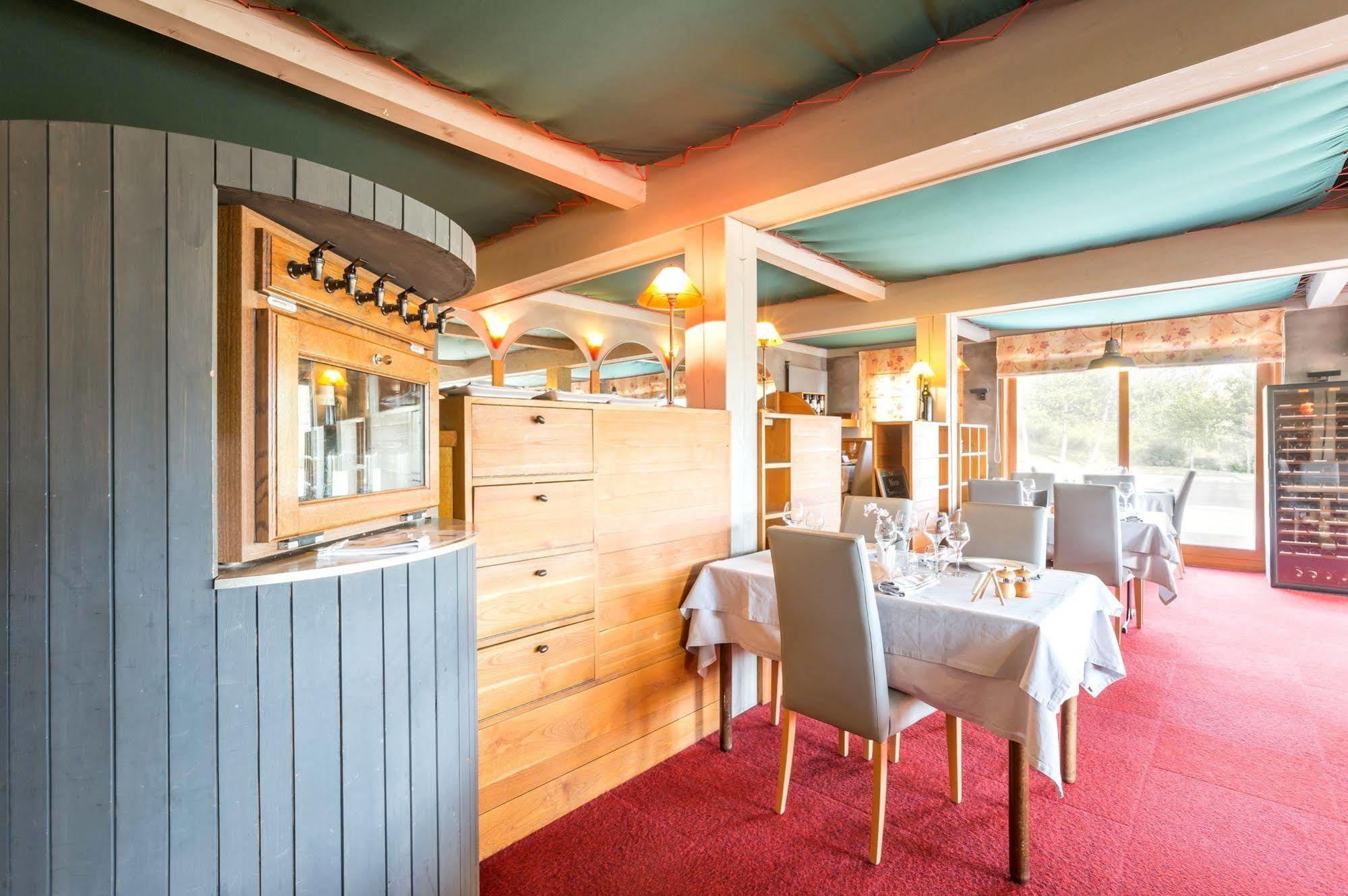 Hotel Restaurant La Tour Dunieres Exterior photo